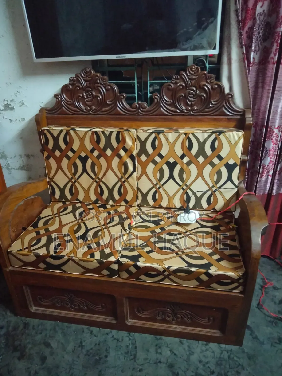উডেন মেইড সোফা
