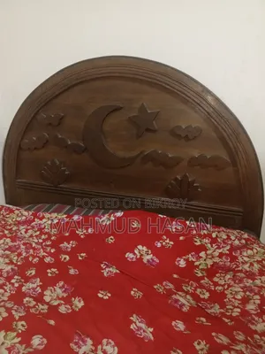 খাট বিক্রি হবে। পাশে ৪ ফিট