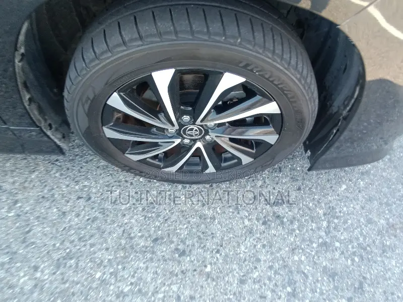টয়োটা নোয়া ২০২২ কালো