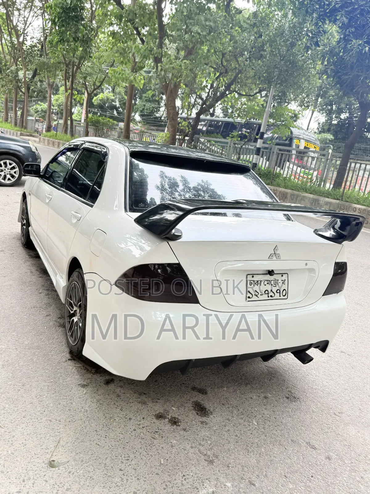 মিতসুবিশি ল্যান্সার ২০০৮ সাদা
