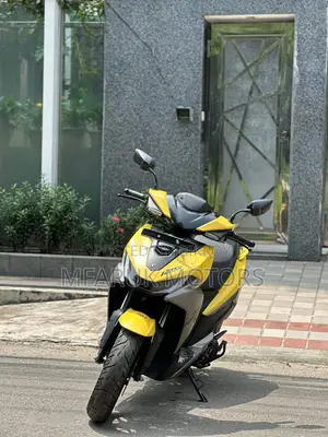 Hero 2026 Yellow