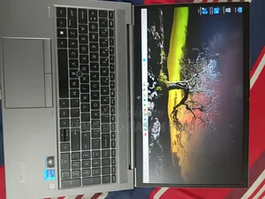 New Laptop HP ZBook Firefly 15 G7 16GB Intel Core I7 SSD 512GB