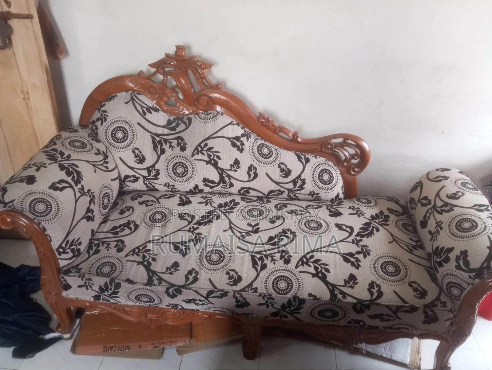 উডেন ডিভান