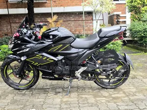 সুজুকি জিক্সার এসএফ ২০২৪ ব্ল্যাক