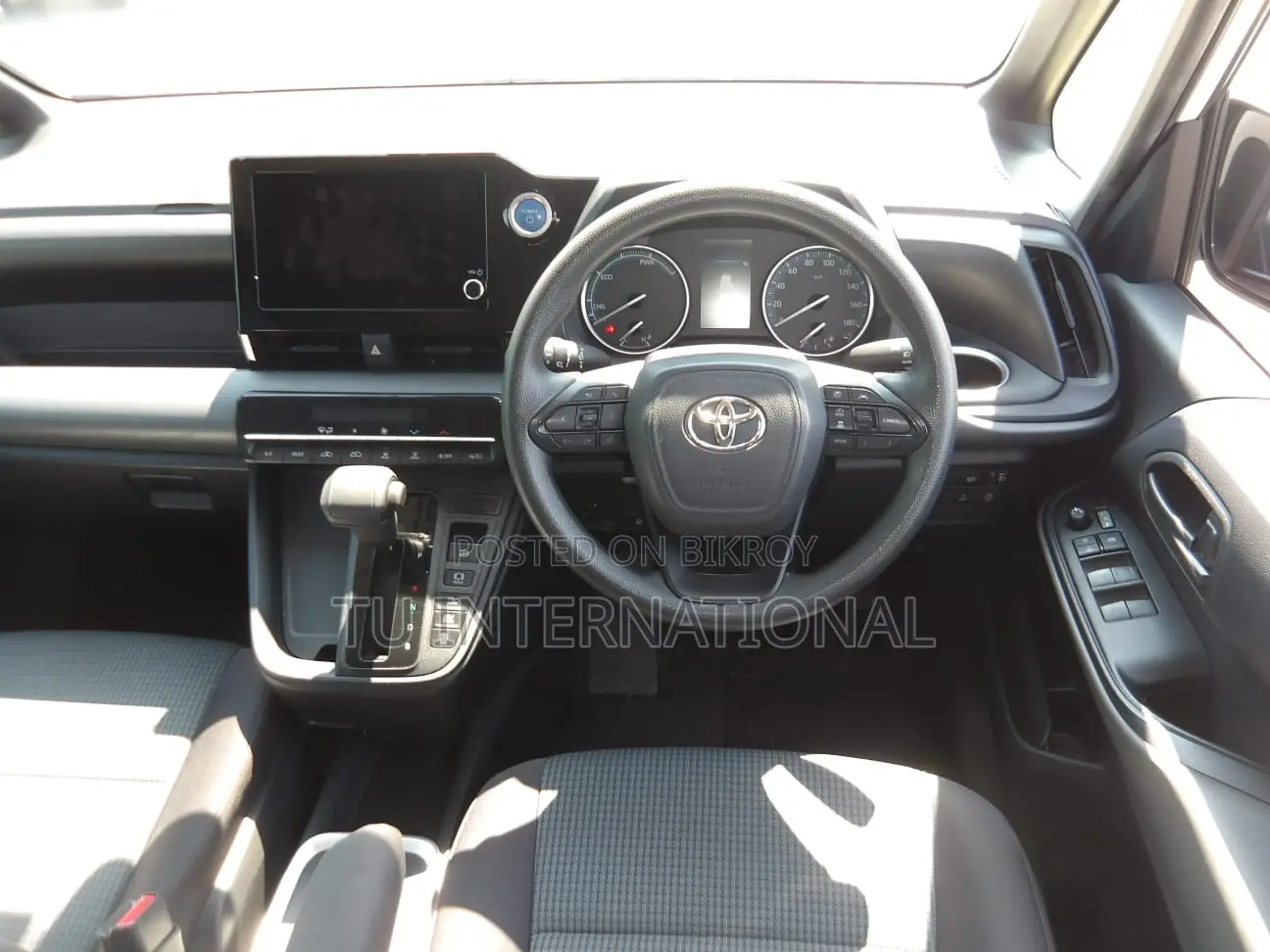 Toyota Noah 2022 Pearl