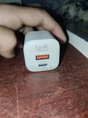 ২ পোর্ট সহ Essager GaN ২০ডব্লিউ মিনি চার্জার