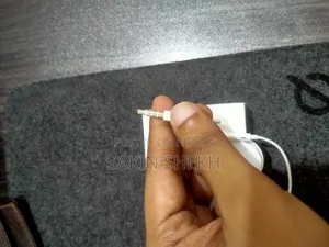 অ্যাপল ইয়ারপডস ৩.৫ মিমি হেডফোন সহ