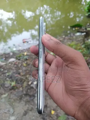 Vivo V50e ১২৮ জিবি সাদা