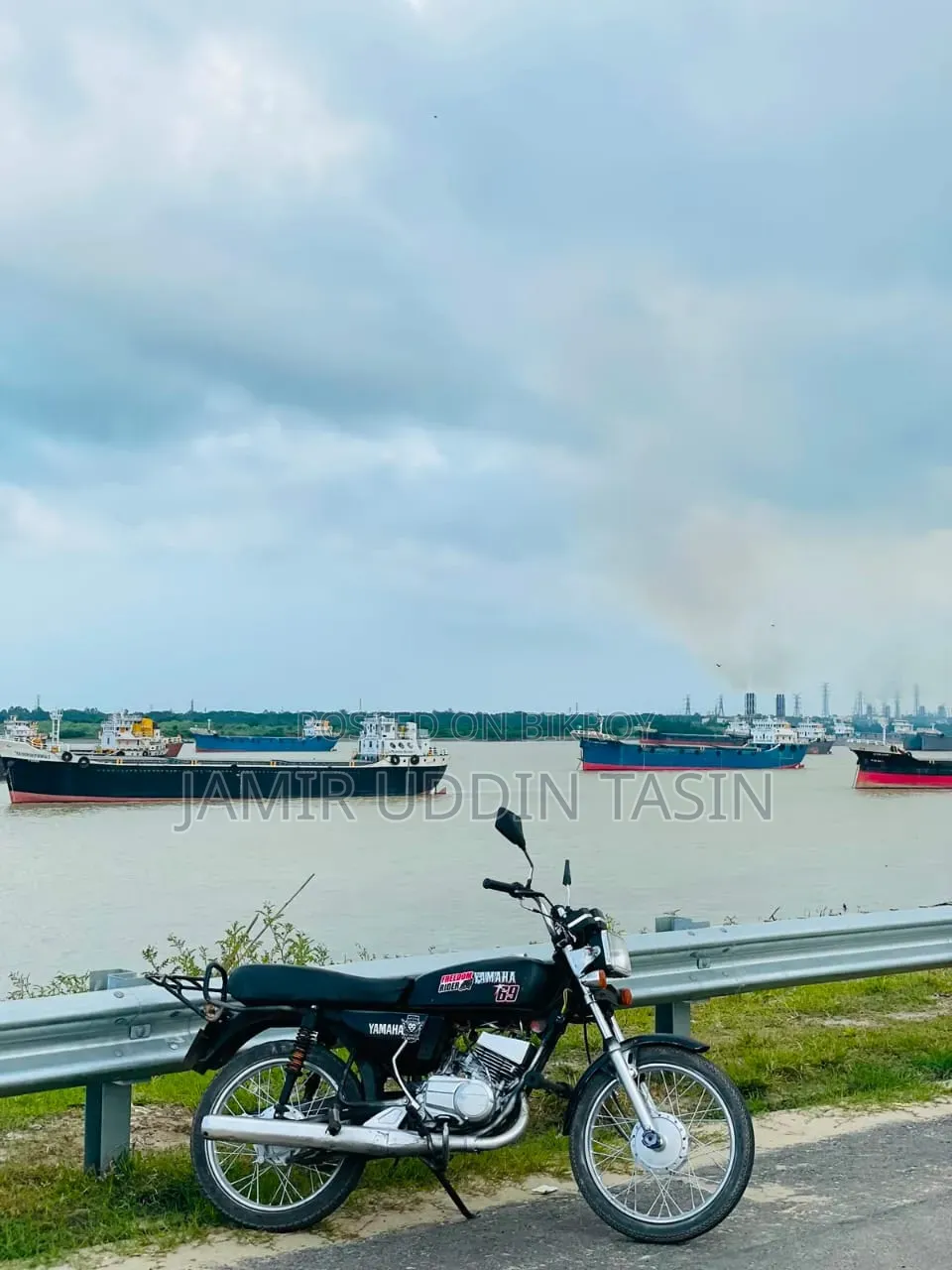নিউ ইয়ামাহা ১৯৯৮ ব্ল্যাক