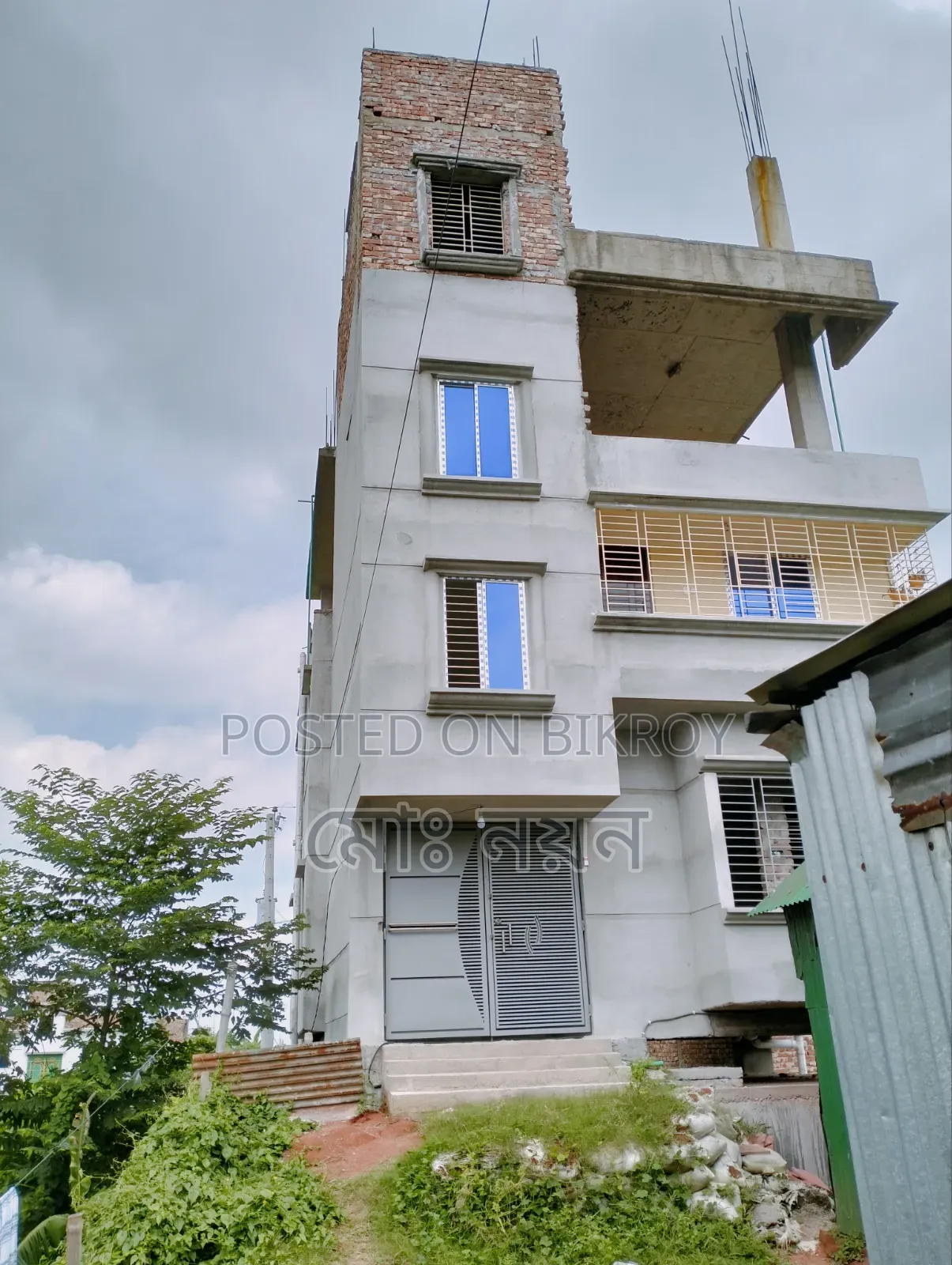 House for Sale in Keraniganj at an Attractive Price in a Quiet and Pleasant Environment!