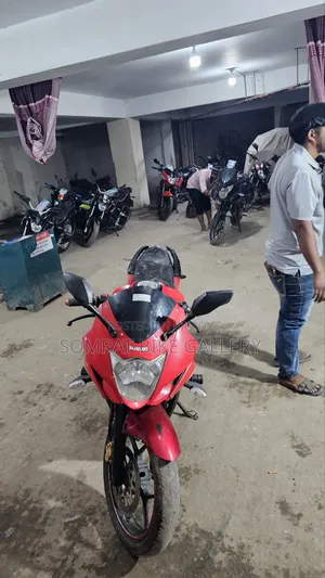 সুজুকি জিক্সার এসএফ ২০১৭ লাল