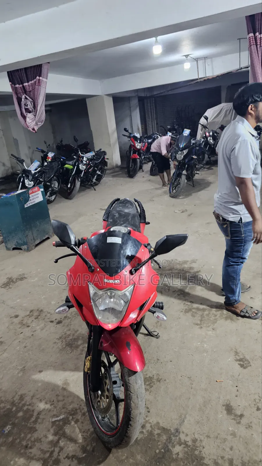 সুজুকি জিক্সার এসএফ ২০১৭ লাল
