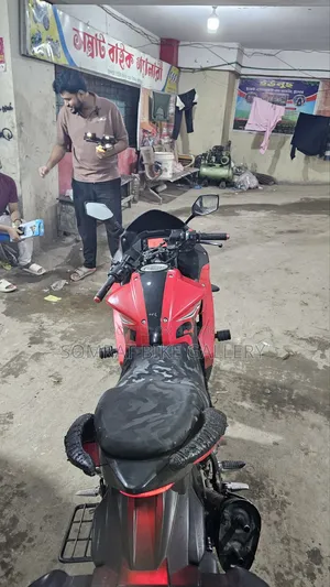 সুজুকি জিক্সার এসএফ ২০১৭ লাল