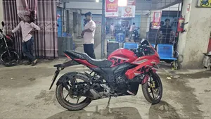 সুজুকি জিক্সার এসএফ ২০১৭ লাল