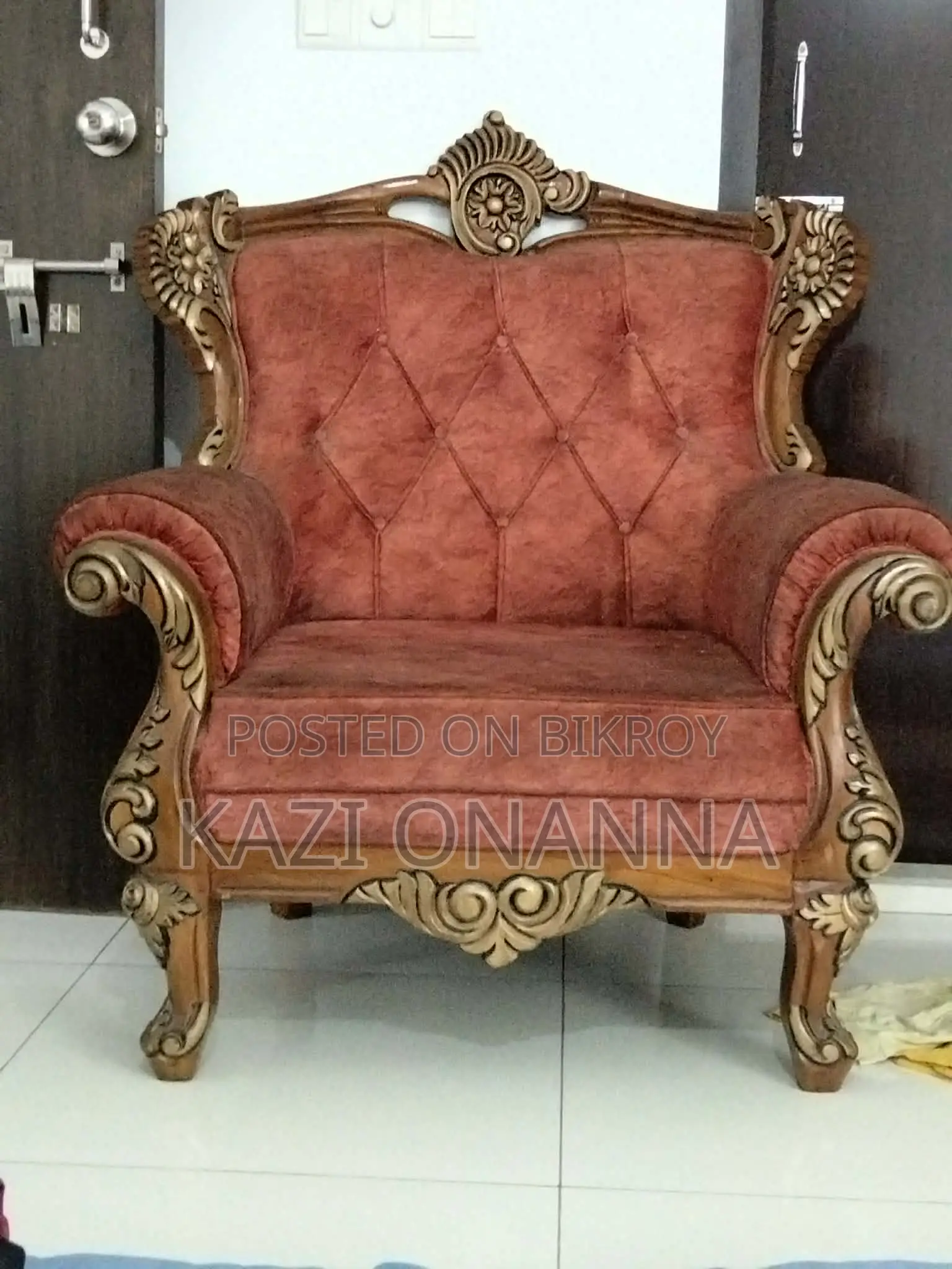 Luxury Antique Wooden Sofa Chair | Heavy Carved Design