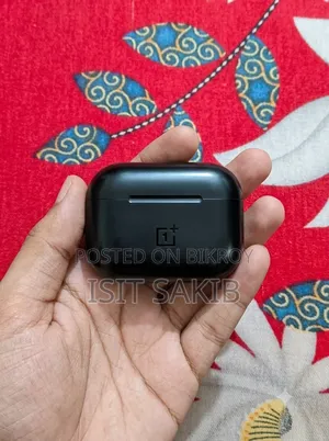 খুব ভালো কন্ডিশনে OnePlus Earbuds সেল হবে।