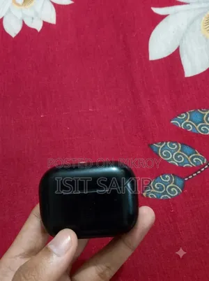 খুব ভালো কন্ডিশনে OnePlus Earbuds সেল হবে।