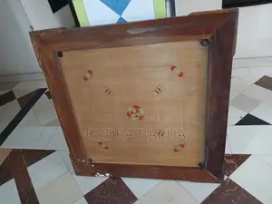 ক্যারম বোর্ড