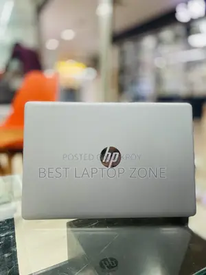 Laptop HP 240 G9 16GB AMD Ryzen 5 SSD 512GB