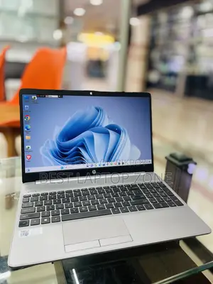 Laptop HP 240 G9 16GB AMD Ryzen 5 SSD 512GB