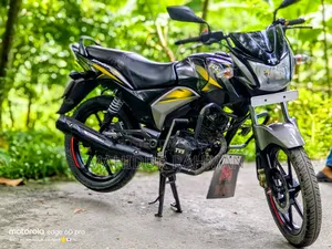 TVS Stryker 125 2022 Yellow