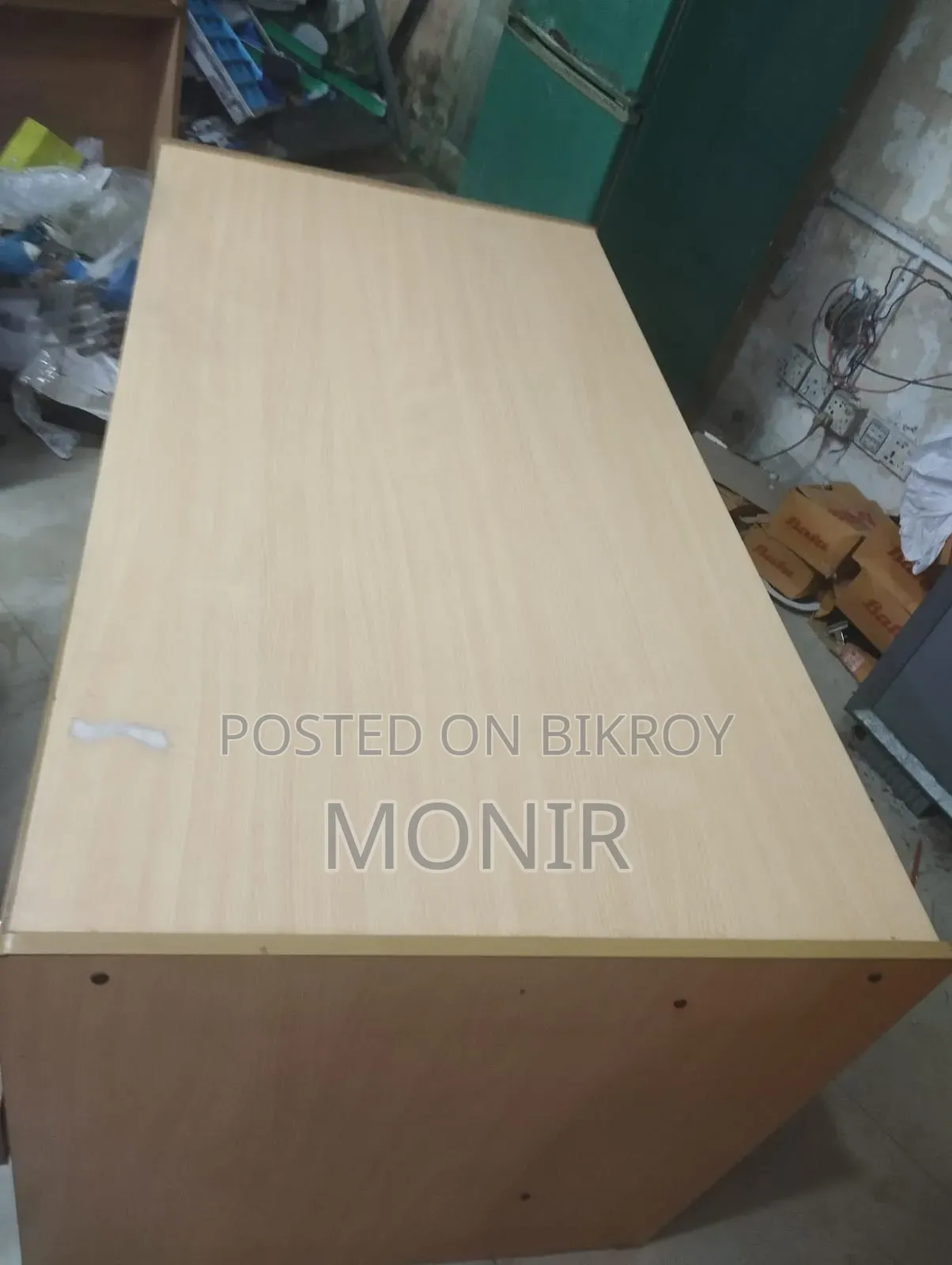 অফিস টেবিল