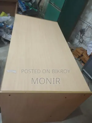 অফিস টেবিল