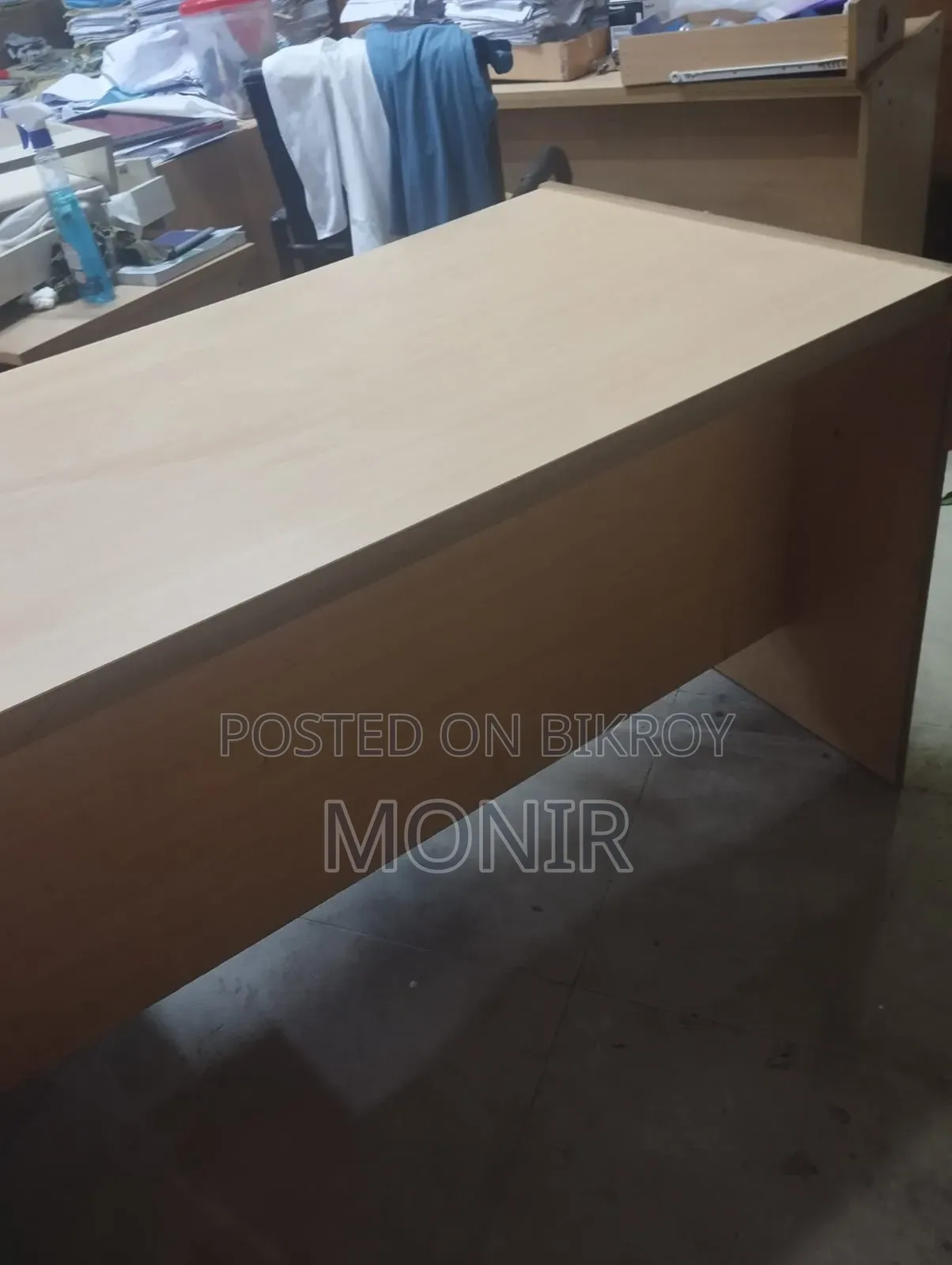 অফিস টেবিল