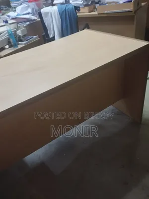 অফিস টেবিল