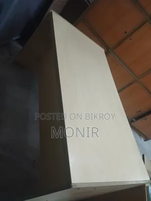 অফিস টেবিল