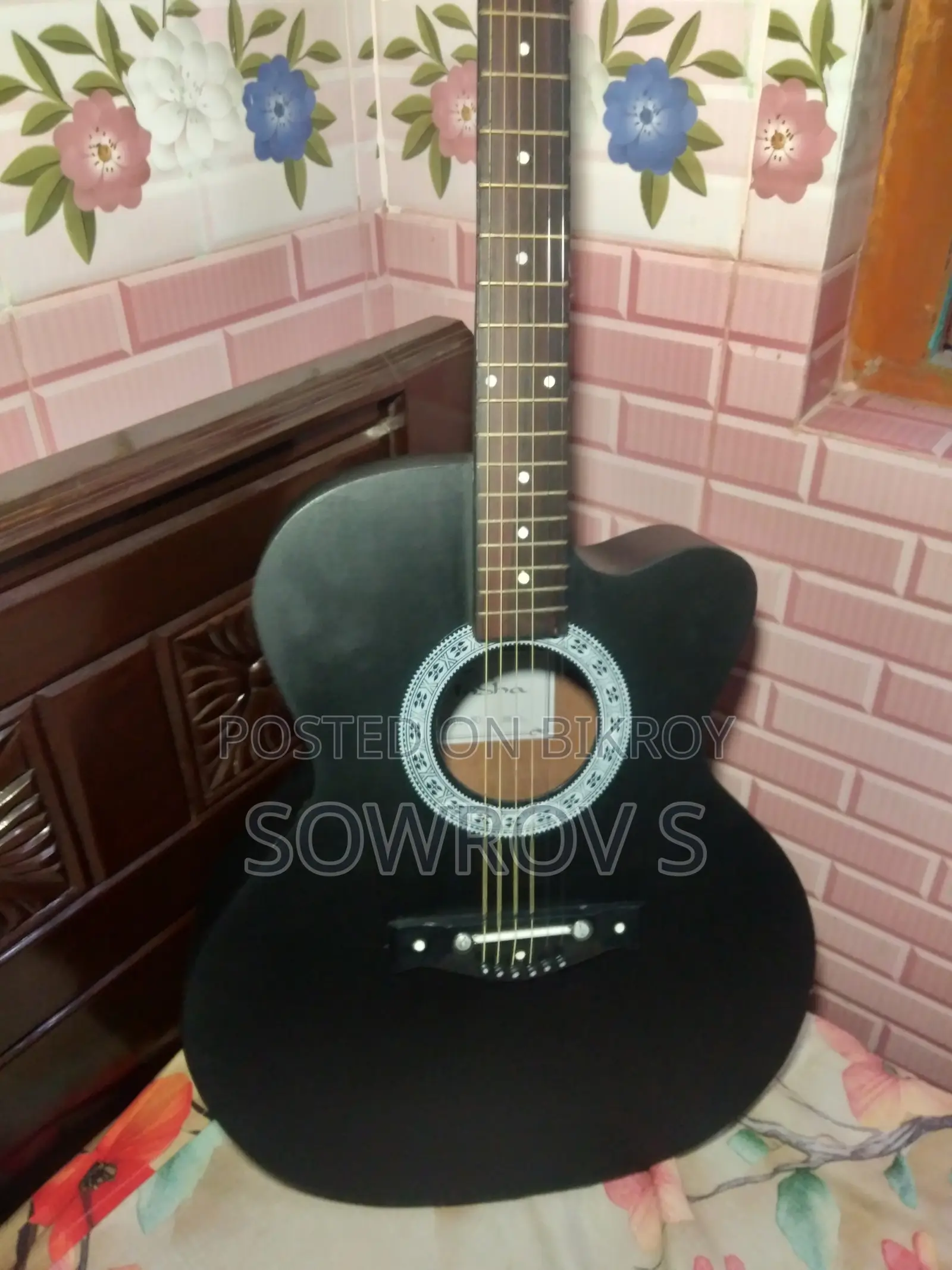 INSHA Guitar New Condition