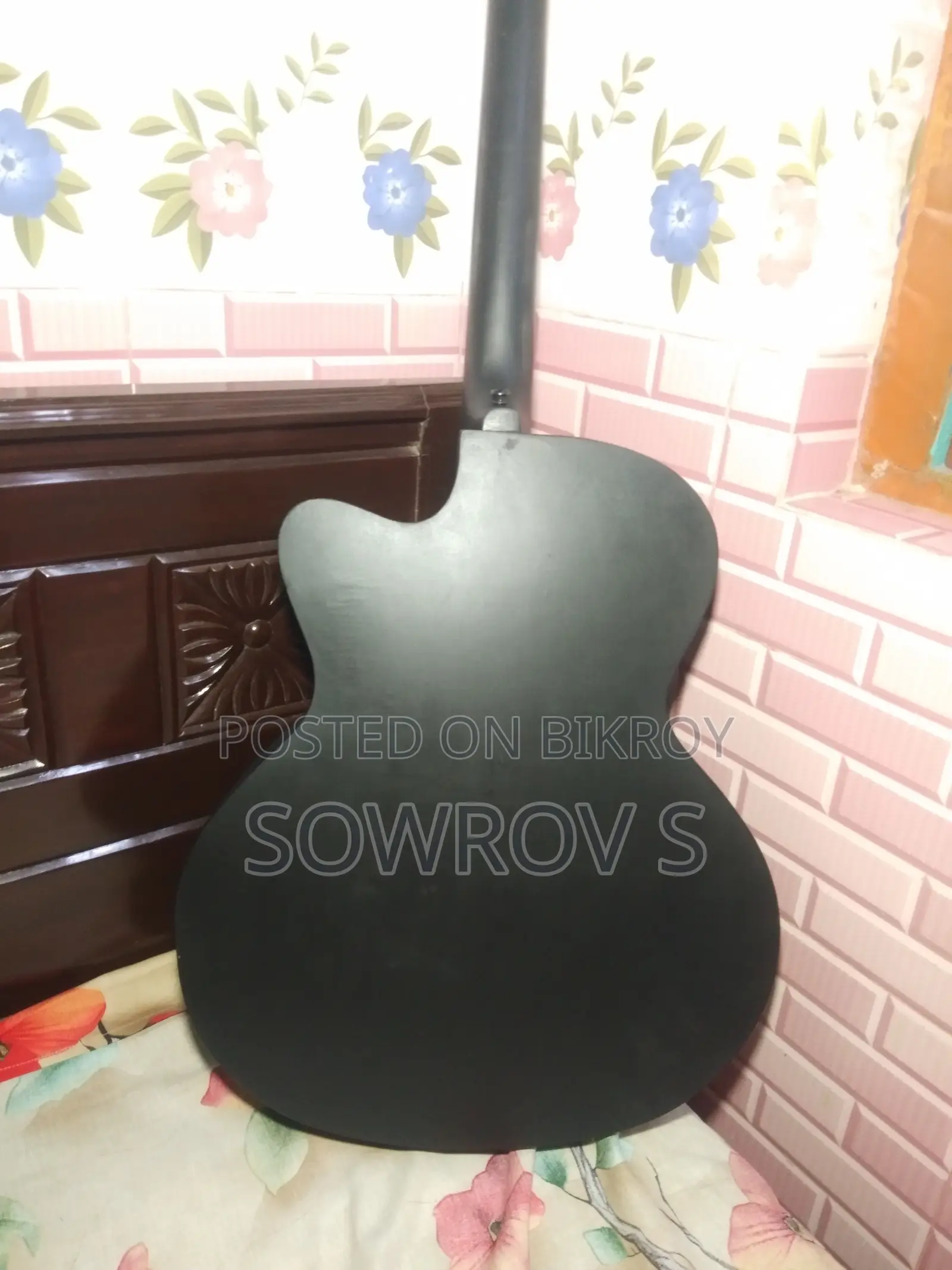 INSHA Guitar New Condition