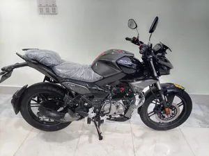 হিরো এক্সট্রিম ১২৫আর ২০২৫ ব্ল্যাক