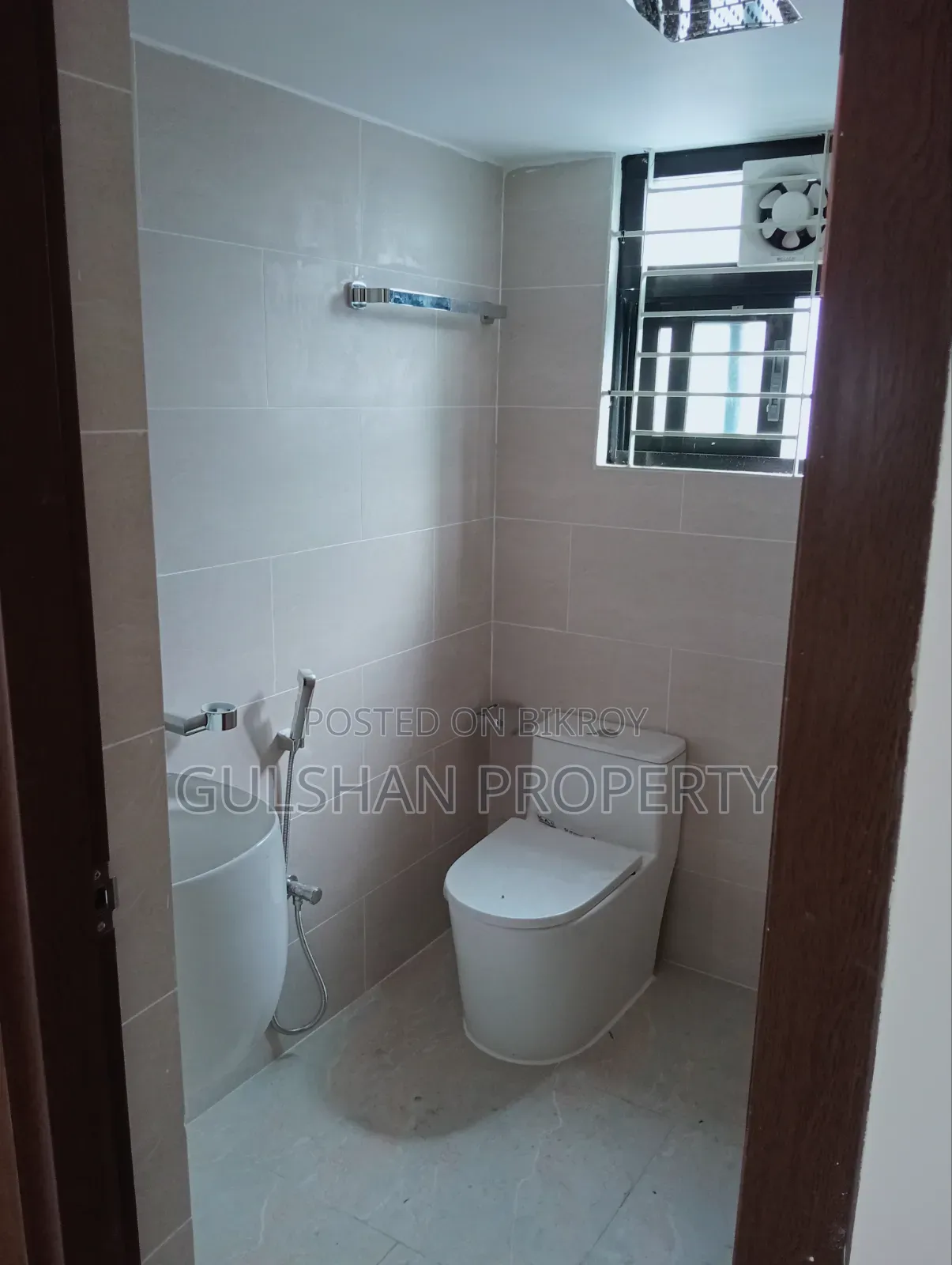 4-Bedroom Apartment in Gulshan 2 for rent