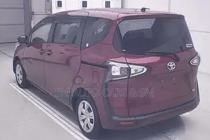 টয়োটা সিয়েন্তা ১.৫ হাইব্রিড এফডব্লিউডি ২০২১ লাল