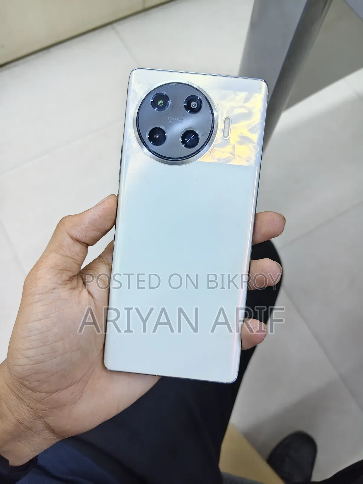 টেকনো স্পার্ক ২০ প্রো প্লাস ২৫৬ জিবি হোয়াইট