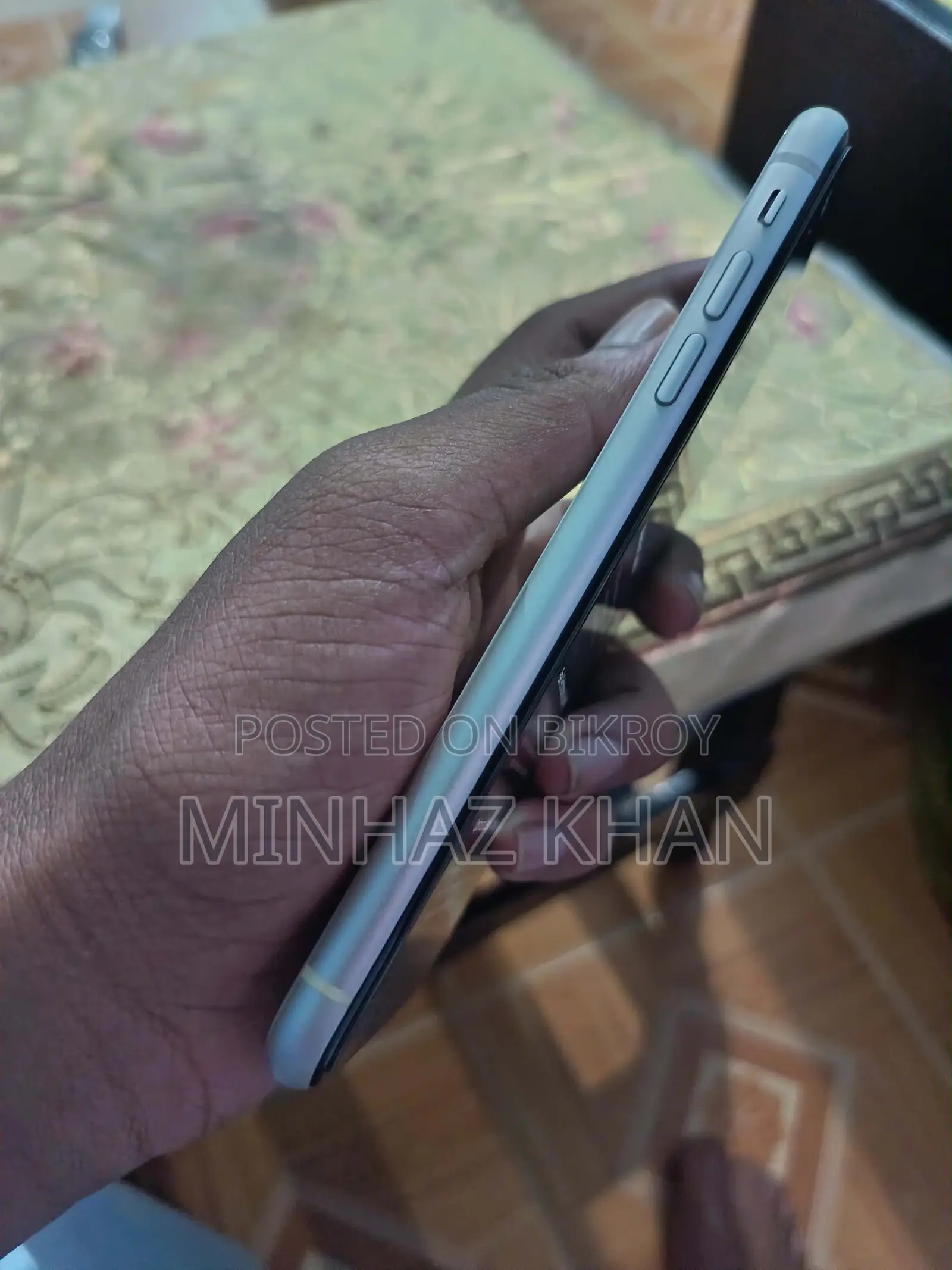 অ্যাপল আইফোন ১১ ৬৪ জিবি সাদা