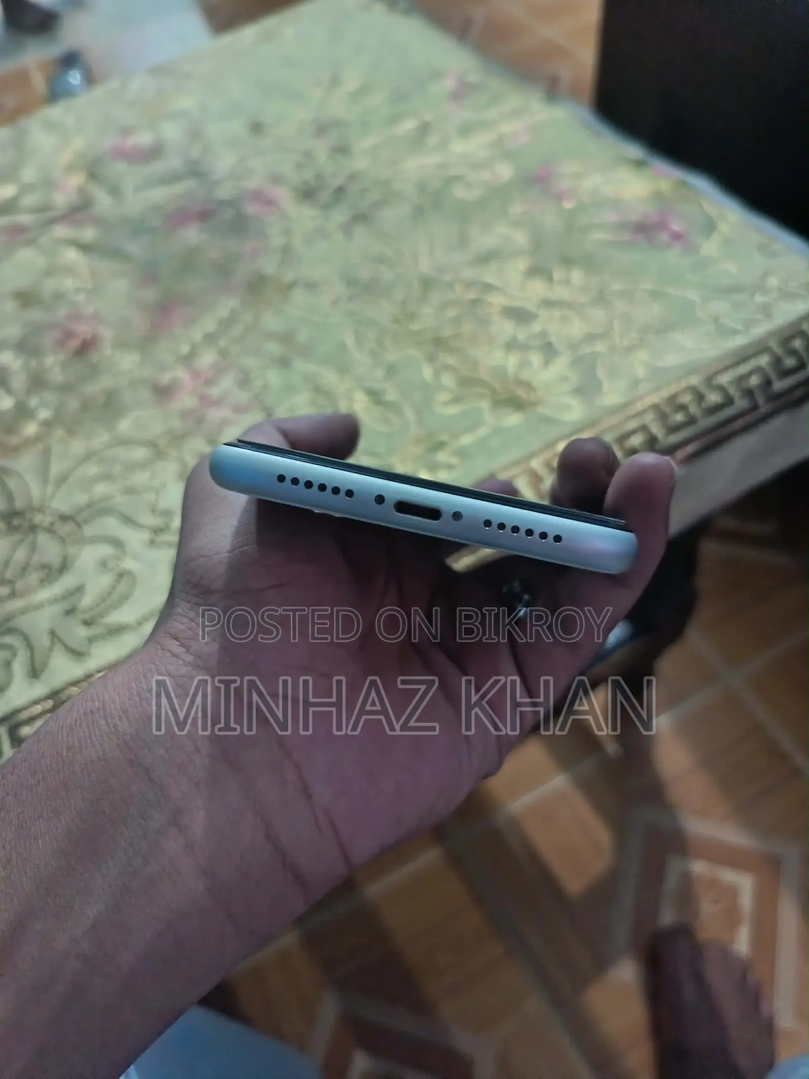 অ্যাপল আইফোন ১১ ৬৪ জিবি সাদা