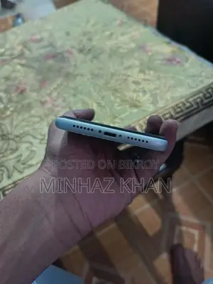 অ্যাপল আইফোন ১১ ৬৪ জিবি সাদা