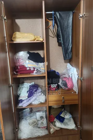 ব্যবহৃত আলমিরা বিক্রয় করা হবে