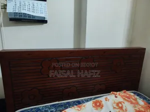 ম্যাট্রেস + তোশক সহ ৭ ফিট বাই ৪ ফিট খাট