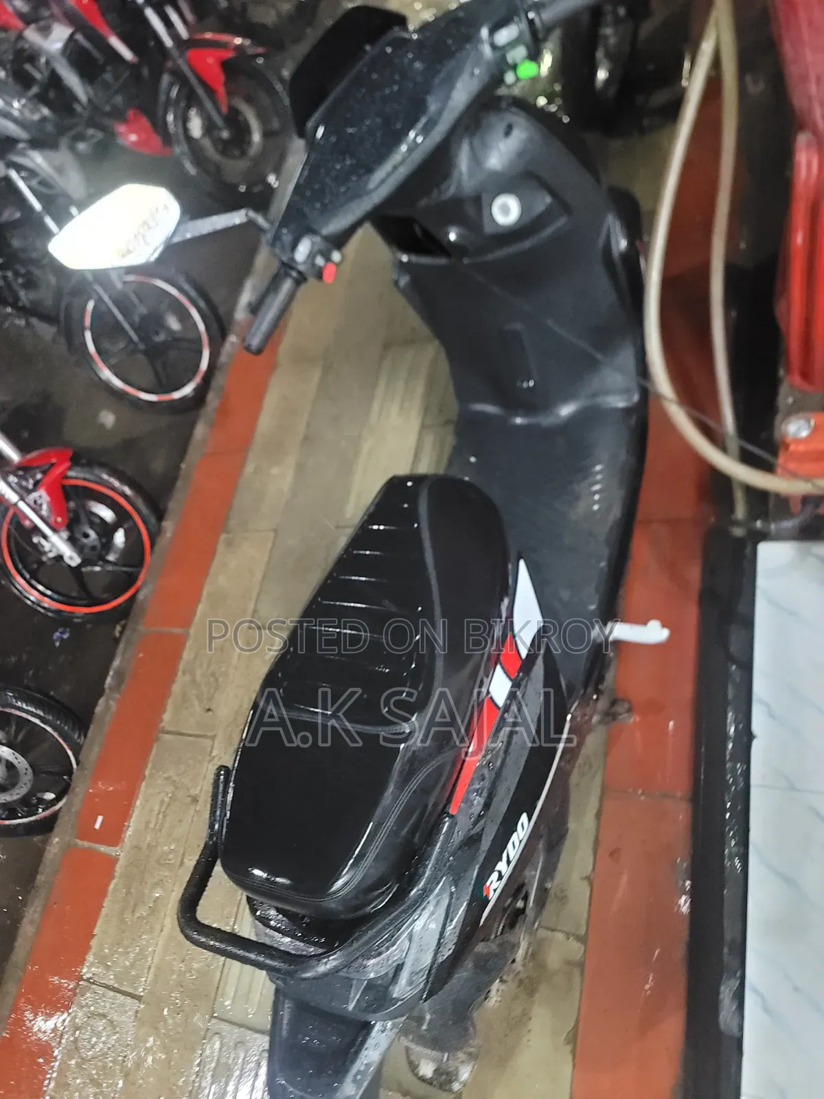 Revoo E52 2026 Black