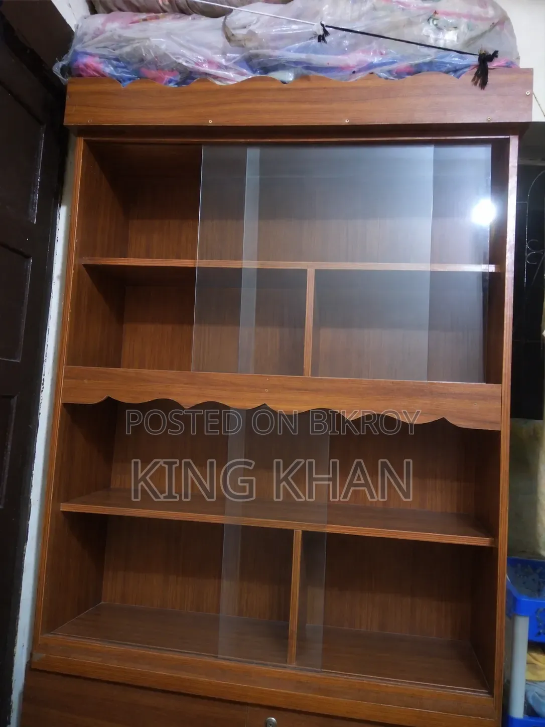 বড় কাঠের শোকেস ও ক্যাবিনেট বিক্রি হবে
