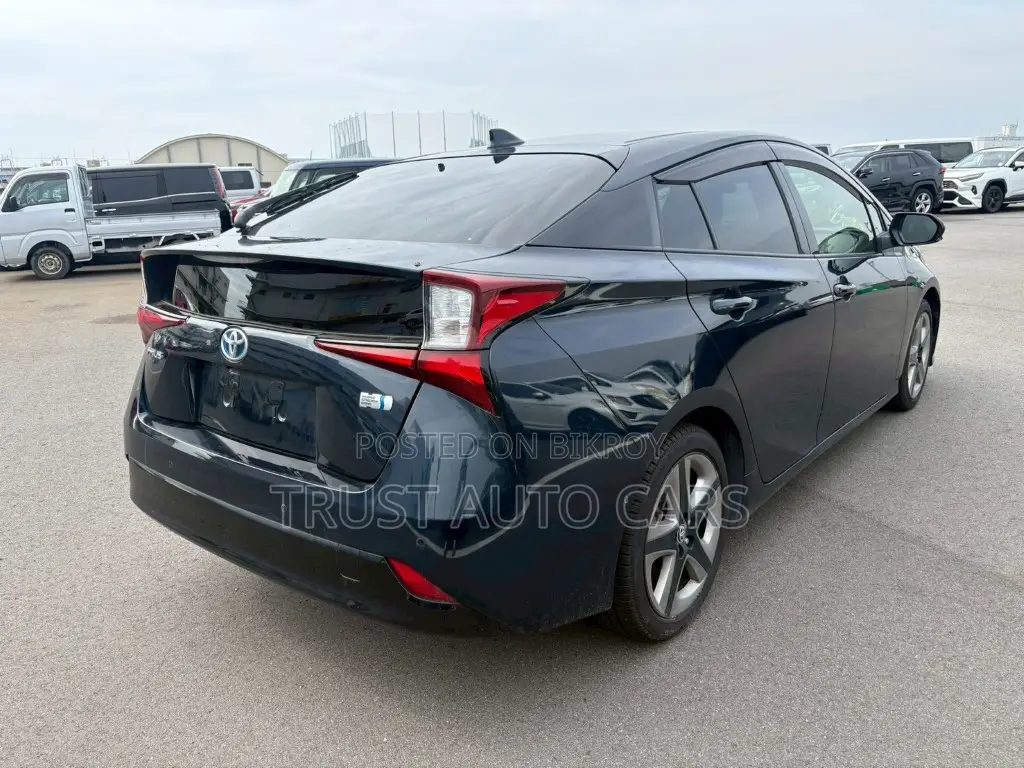 Toyota Prius 2021 Blue