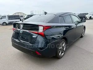 Toyota Prius 2021 Blue