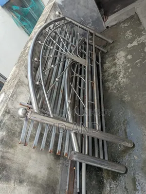 সুন্দর স্টিলের খাট যারা নিতে আগ্রহী অবশ্যই আমাকে কল করুন।