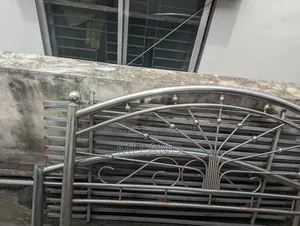 সুন্দর স্টিলের খাট যারা নিতে আগ্রহী অবশ্যই আমাকে কল করুন।
