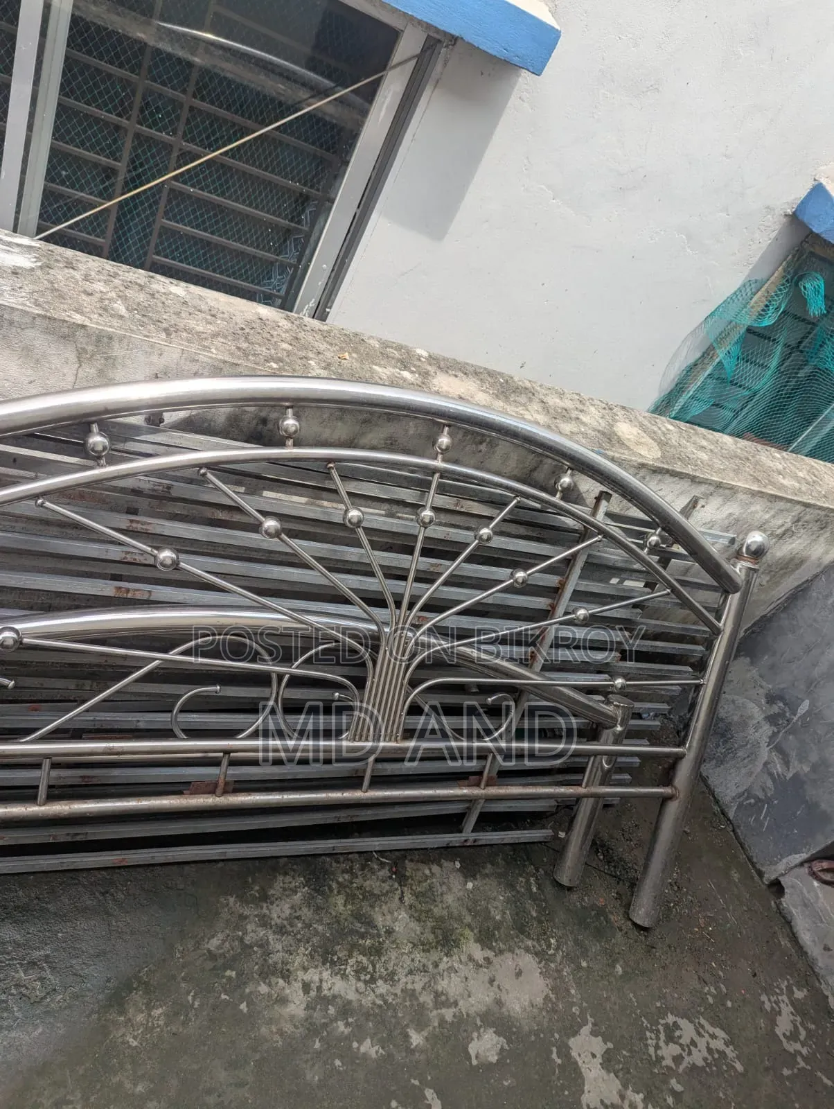সুন্দর স্টিলের খাট যারা নিতে আগ্রহী অবশ্যই আমাকে কল করুন।
