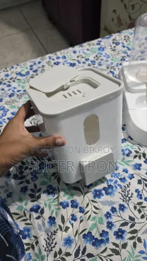 অটোমেটিক ক্যাট ফিডার