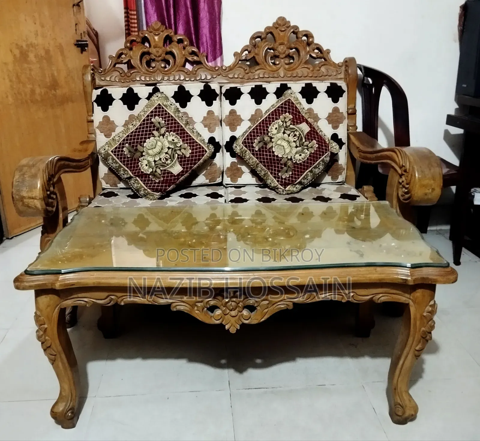 Victorian Carved Wooden Sofa Set – 5 Seater (2+2+1) + Tea Table